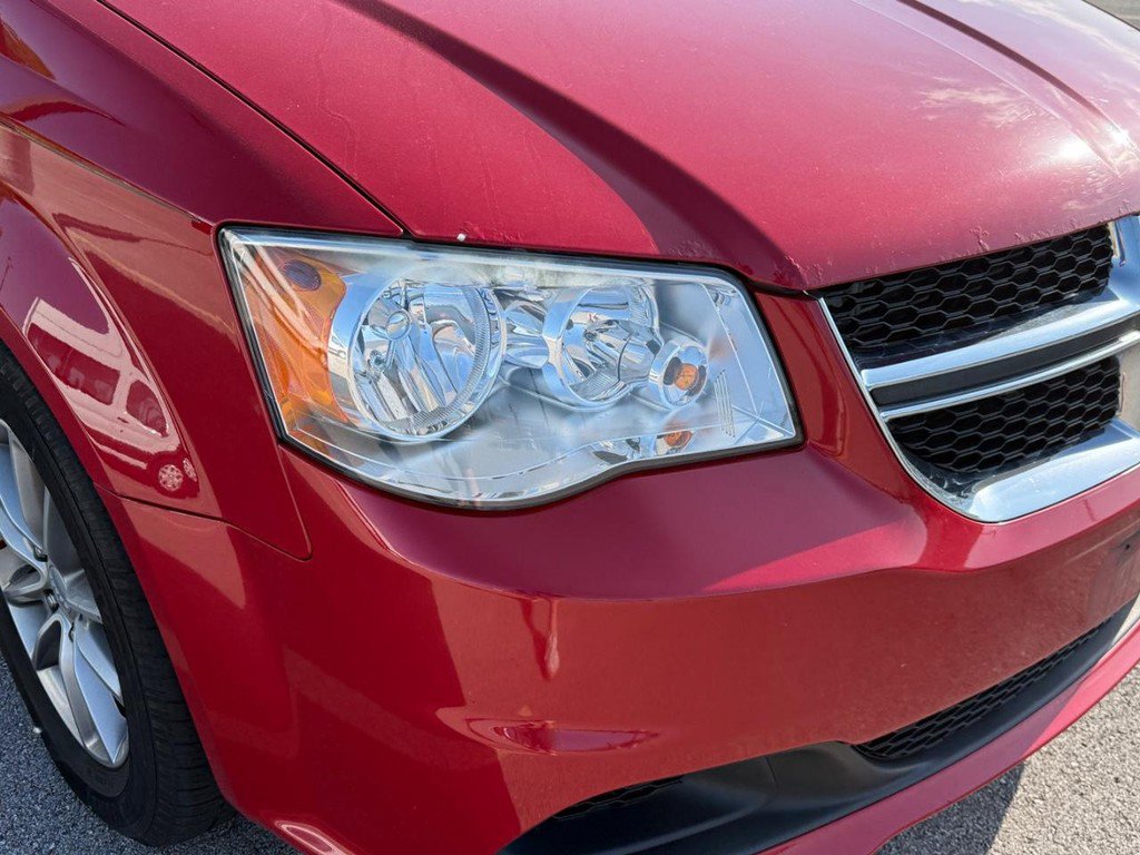 Used 2016 Dodge Grand Caravan SE image 4