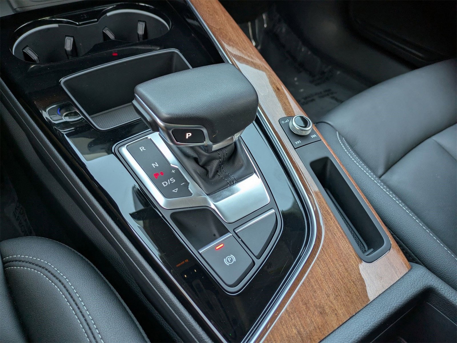 Used 2023 Audi A4 2.0T Premium w/ Convenience Package image 14