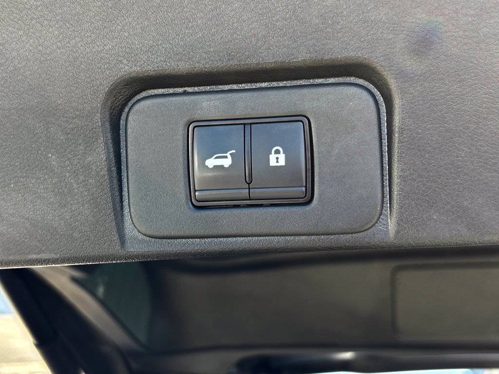 Used 2025 Nissan Rogue SV FWD image 24