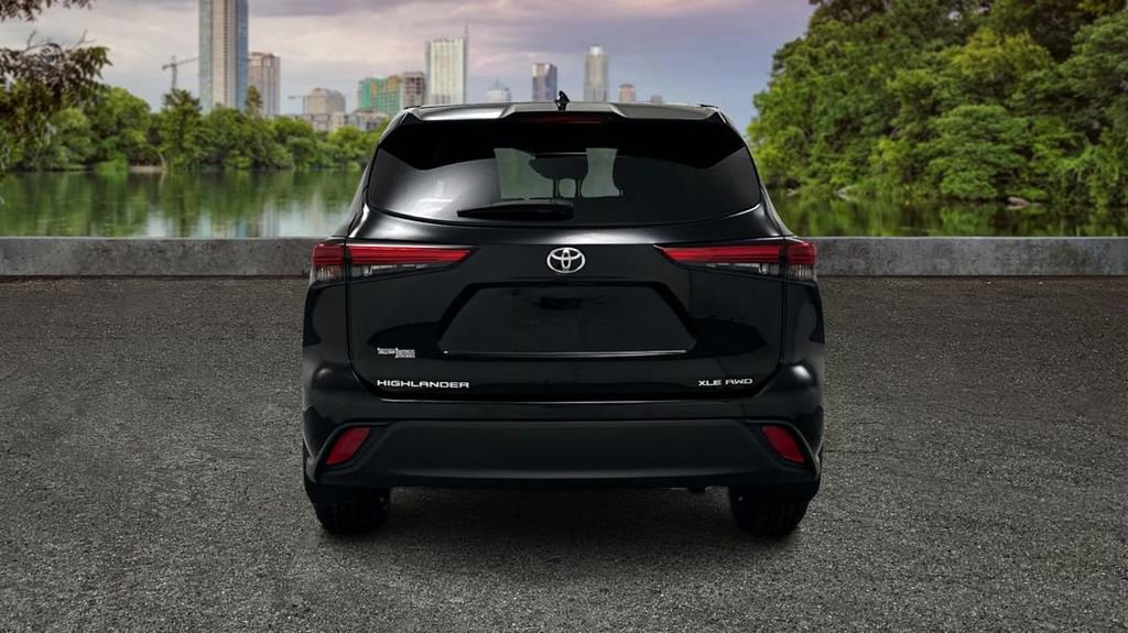 Used 2020 Toyota Highlander XLE AWD/4WD image 6