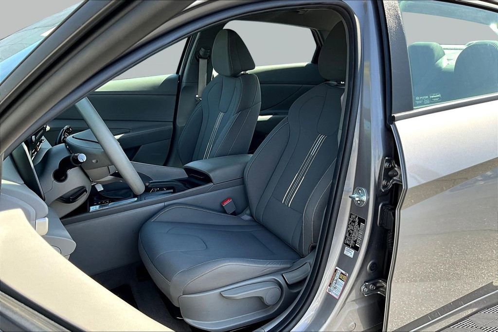 Used 2023 Hyundai Elantra SEL image 21