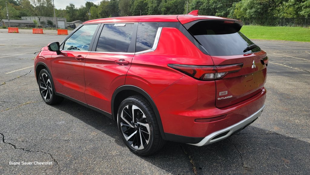 Used 2024 Mitsubishi Outlander AWD image 9