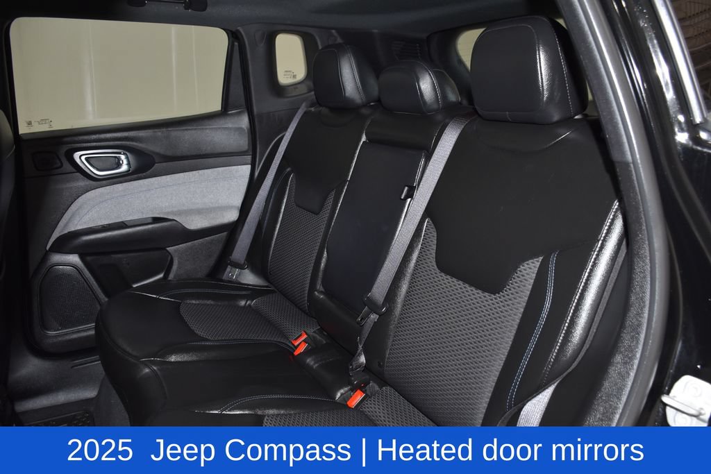 Used 2025 Jeep Compass Latitude w/ Sun & Sound Group AWD/4WD image 29