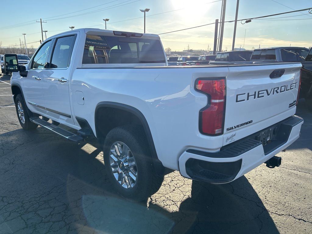 Used 2025 Chevrolet Silverado 2500 High Country w/ Technology Package AWD/4WD image 6