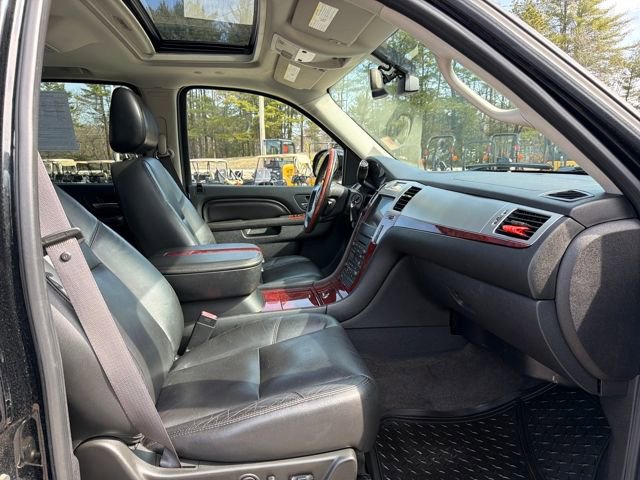 Used 2011 Cadillac Escalade EXT Luxury image 28