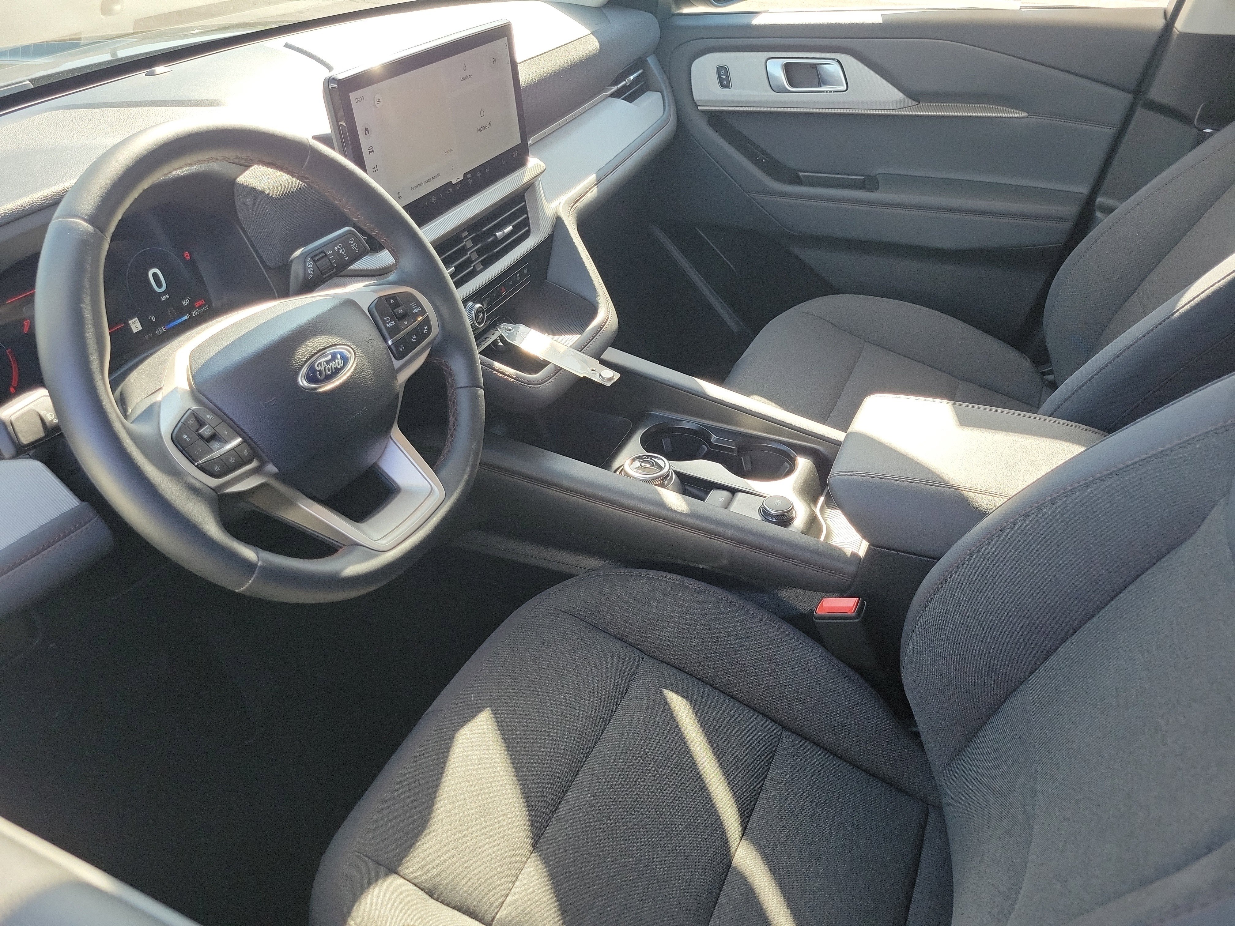 Used 2026 Ford Explorer Active RWD image 3