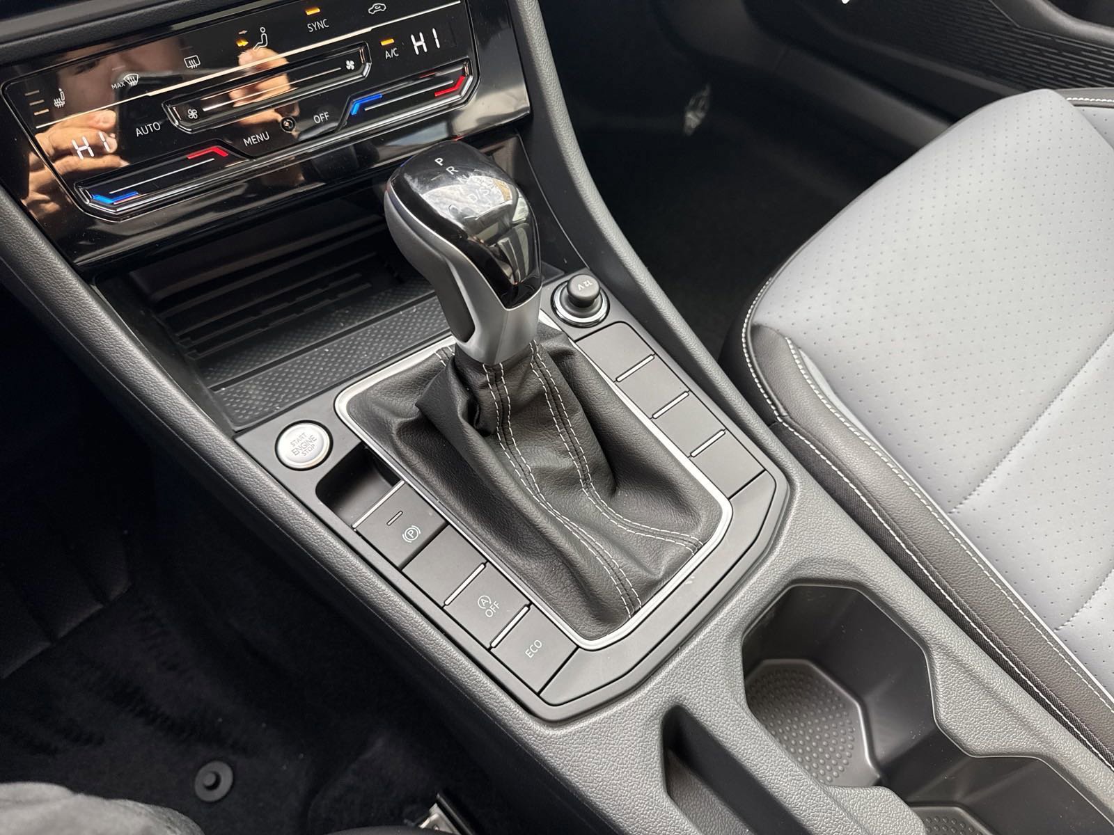 New 2026 Volkswagen Jetta SE FWD image 13