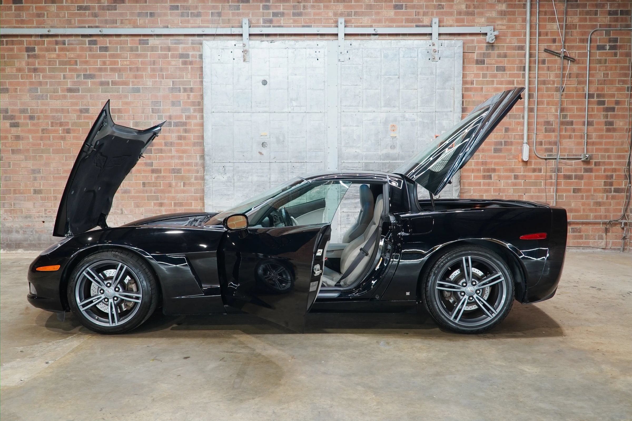 Used 2009 Chevrolet Corvette Coupe w/ Preferred Equipment Group RWD image 27