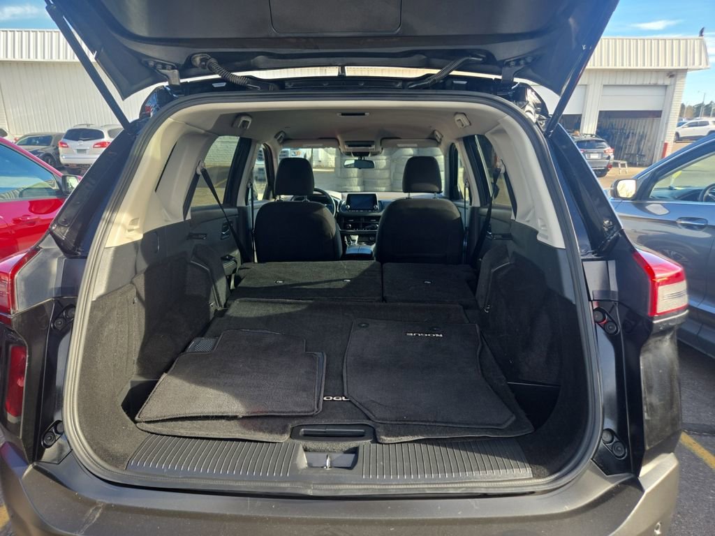 Used 2023 Nissan Rogue SV image 17