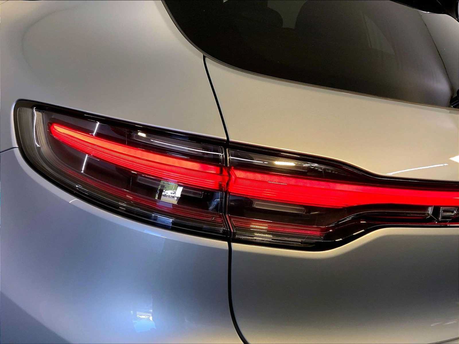 Certified 2026 Porsche Macan AWD/4WD image 30