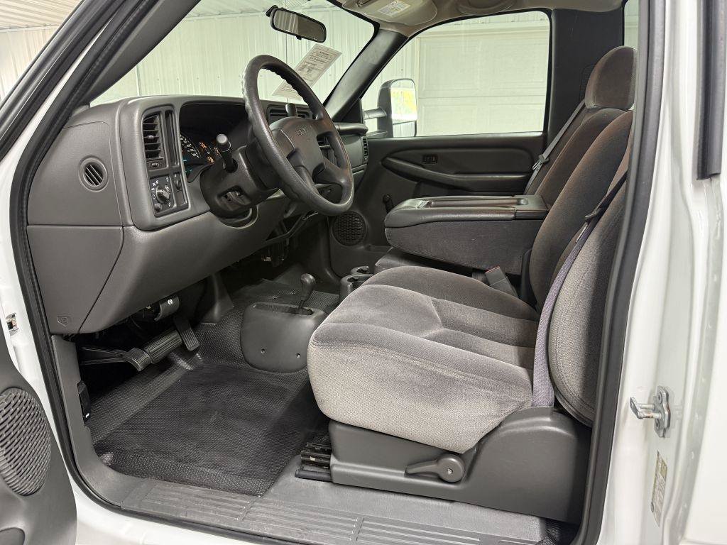 Used 2005 GMC Sierra 2500 W/T AWD/4WD image 17