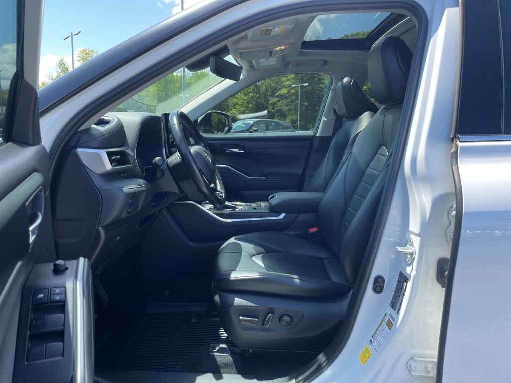 Used 2021 Toyota Highlander XLE AWD/4WD image 31