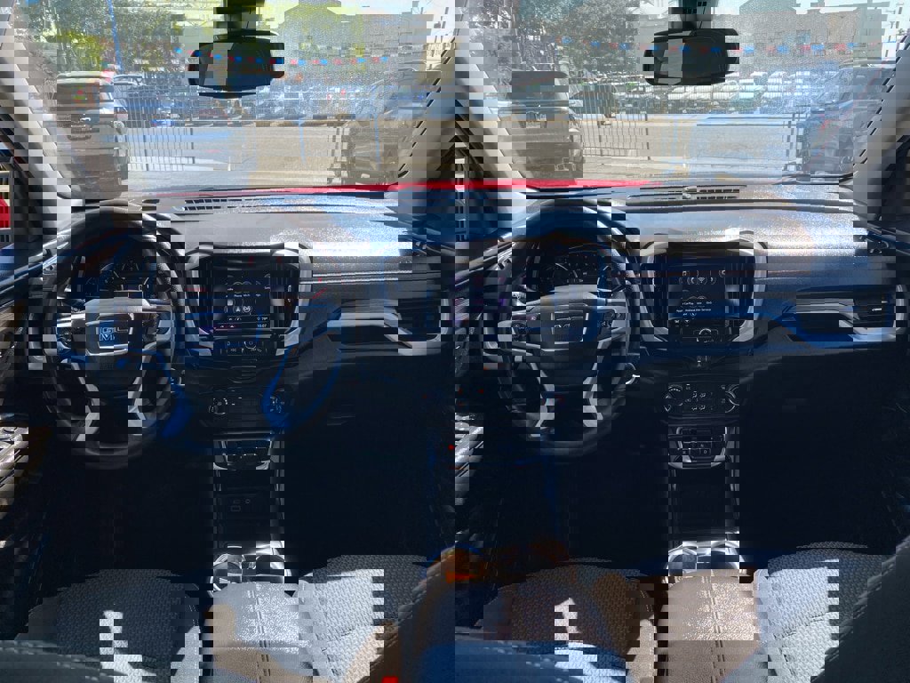 Used 2024 GMC Terrain SLE image 3