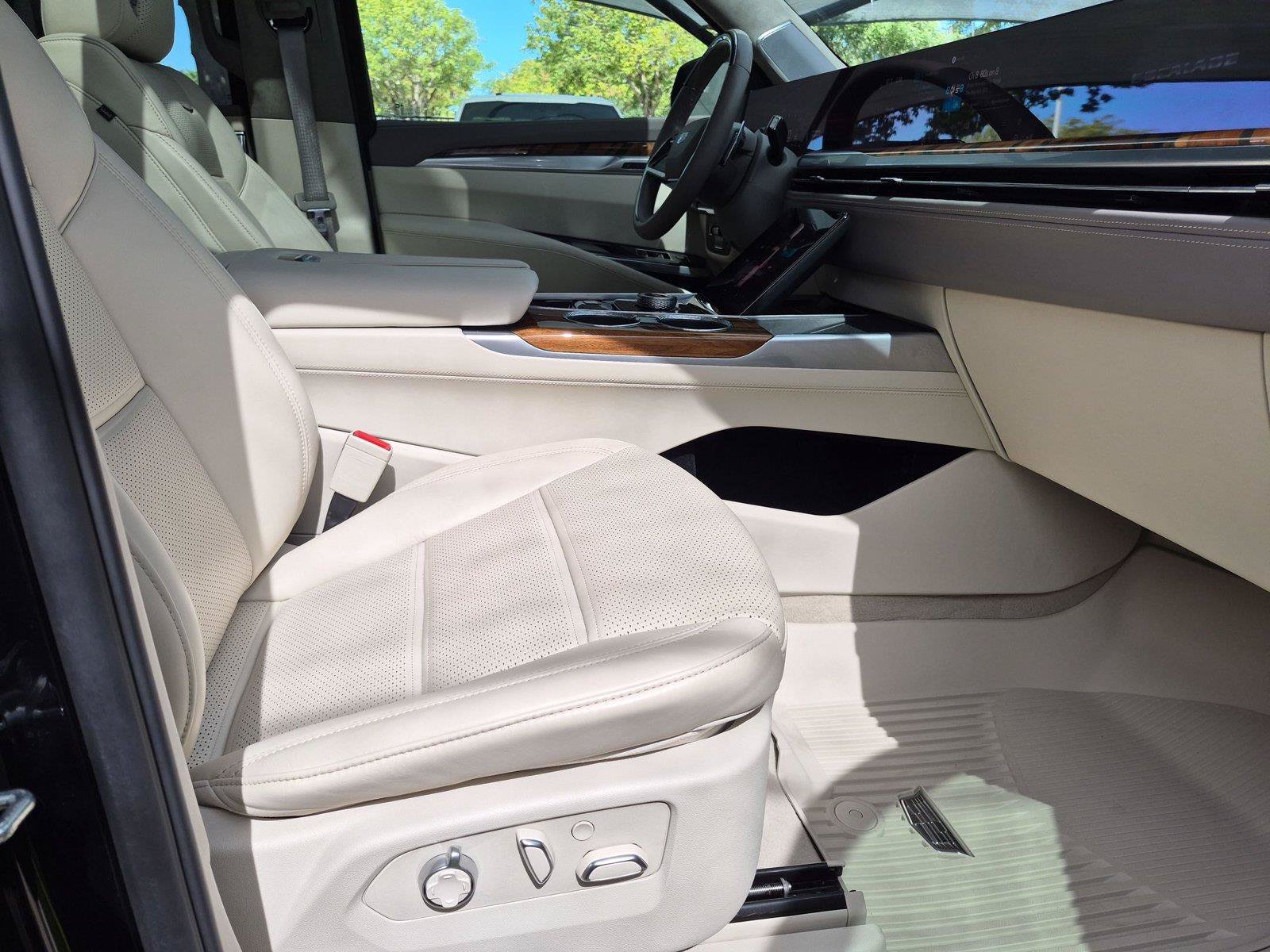 Certified 2025 Cadillac Escalade Sport Platinum w/ LPO, Floor Liner Package AWD/4WD image 29