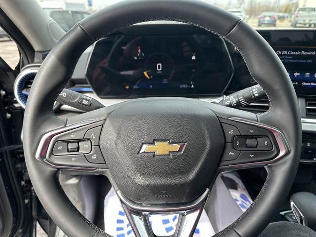 Used 2025 Chevrolet Trax LT w/ Sunroof Package FWD image 11