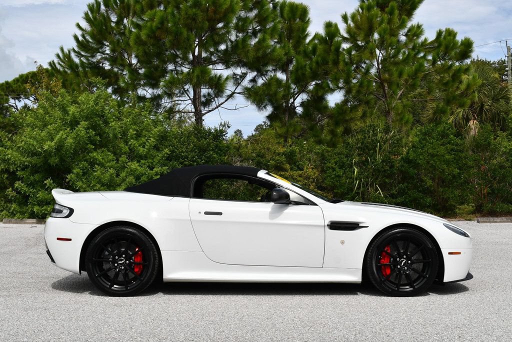 Used 2017 Aston Martin V12 Vantage S RWD image 44