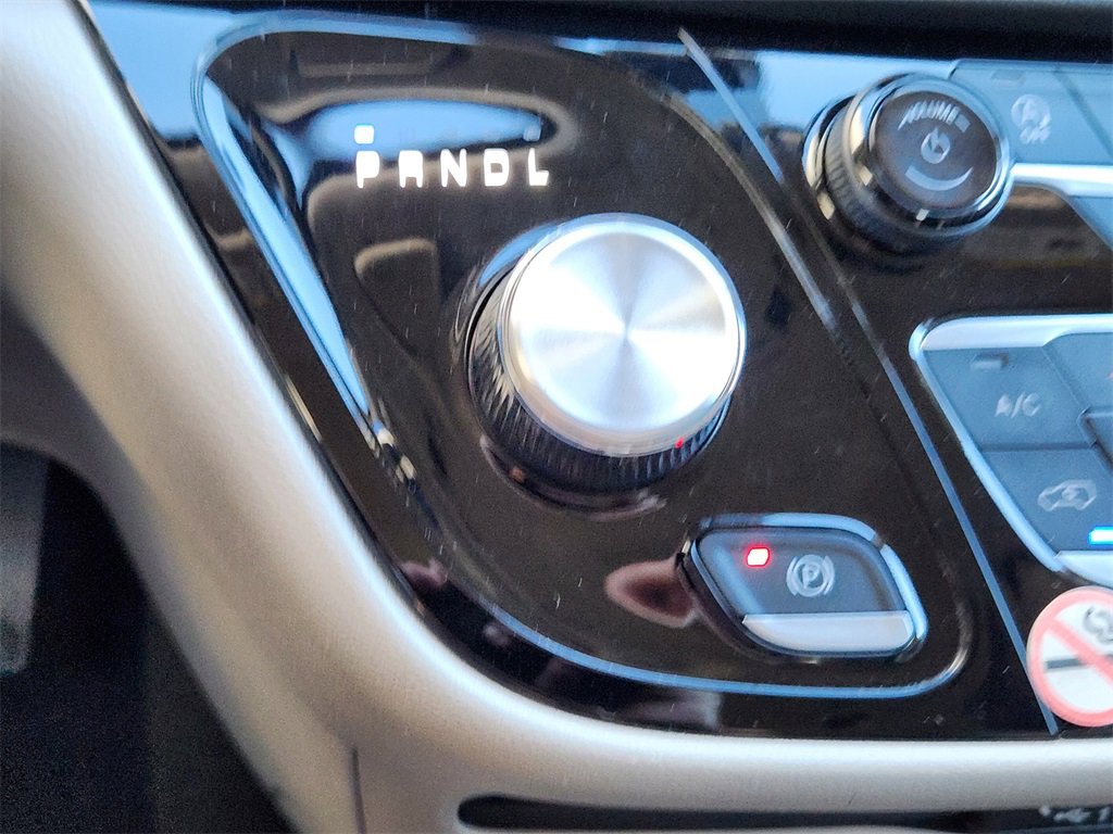 Used 2024 Chrysler Pacifica Touring-L image 22