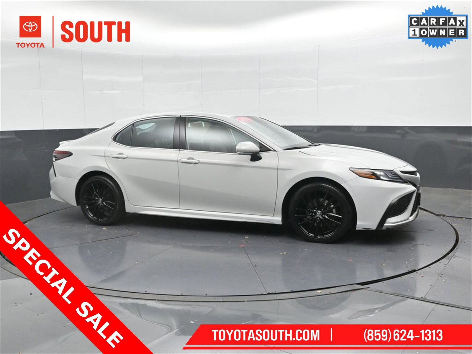 Used 2023 Toyota Camry XSE image 1