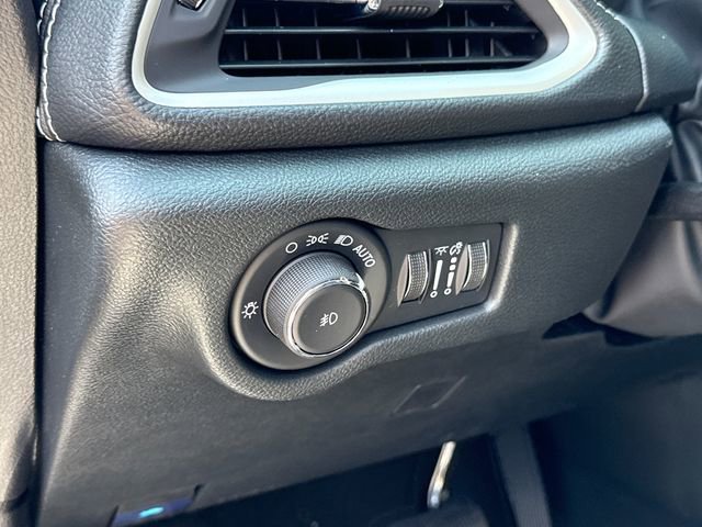 New 2026 Chrysler Pacifica Select FWD image 11