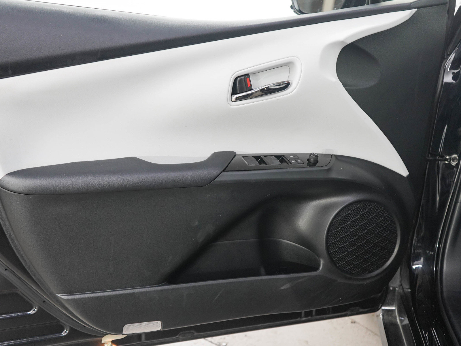 Used 2022 Toyota Prius Prime XLE FWD image 18