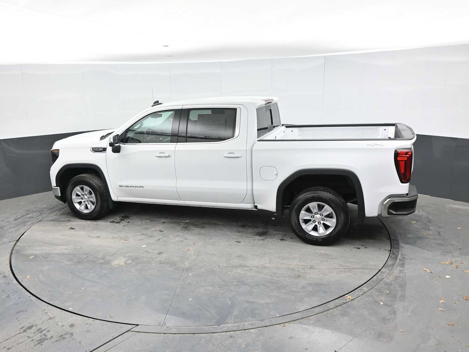 New 2026 GMC Sierra 1500 SLE w/ Preferred Package AWD/4WD image 27