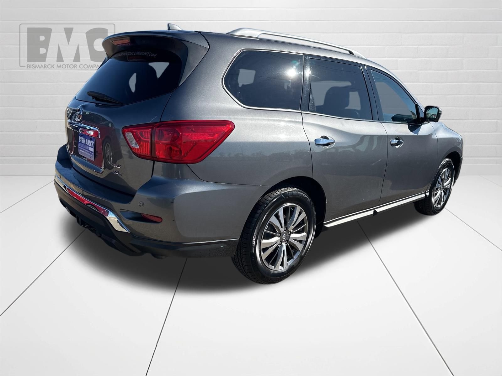 Used 2019 Nissan Pathfinder SL AWD/4WD image 3