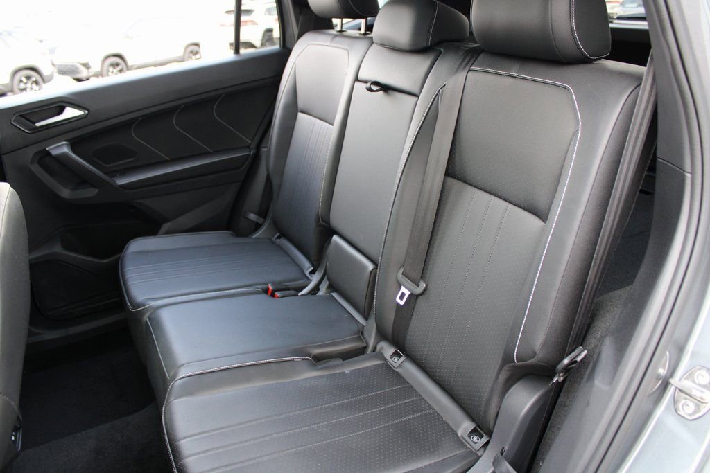 Certified 2024 Volkswagen Tiguan SE R-Line AWD/4WD image 23