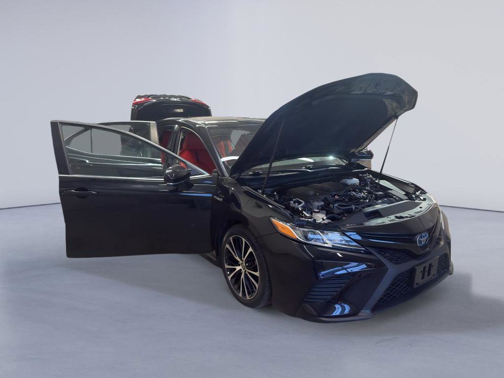 Used 2020 Toyota Camry SE w/ Sunroof Package image 8