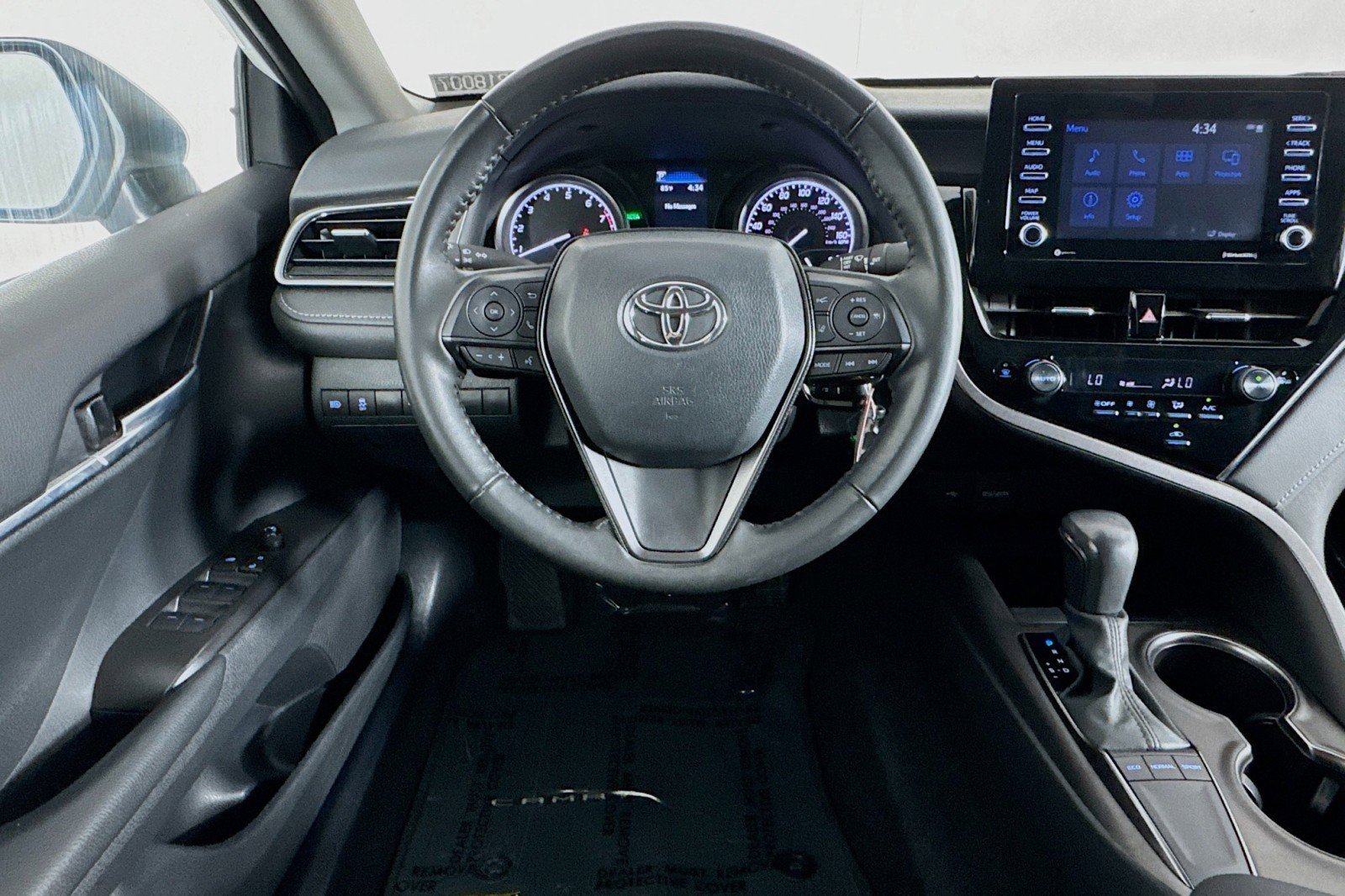 Used 2024 Toyota Camry SE FWD image 5