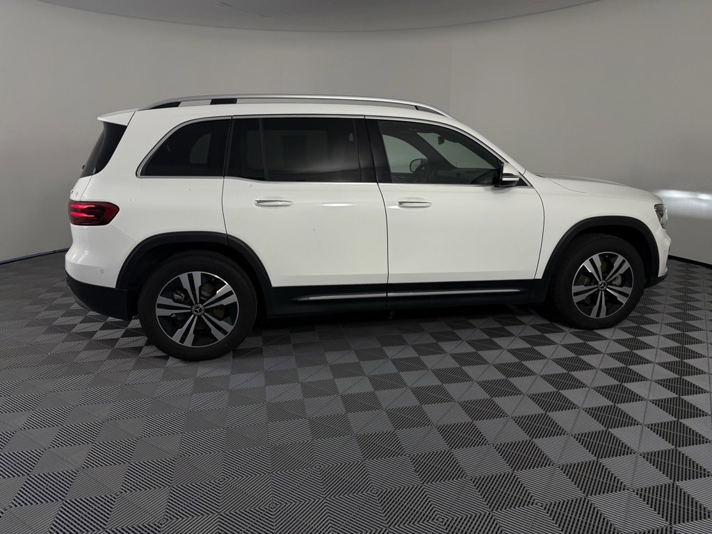 Used 2025 Mercedes-Benz GLB 250 4MATIC image 8
