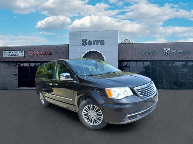 Used 2013 Chrysler Town & Country Touring-L w/ Driver Convenience Group FWD image 1