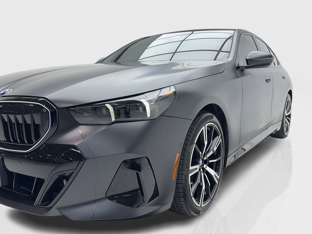 Used 2026 BMW 530i w/ M Sport Package image 3