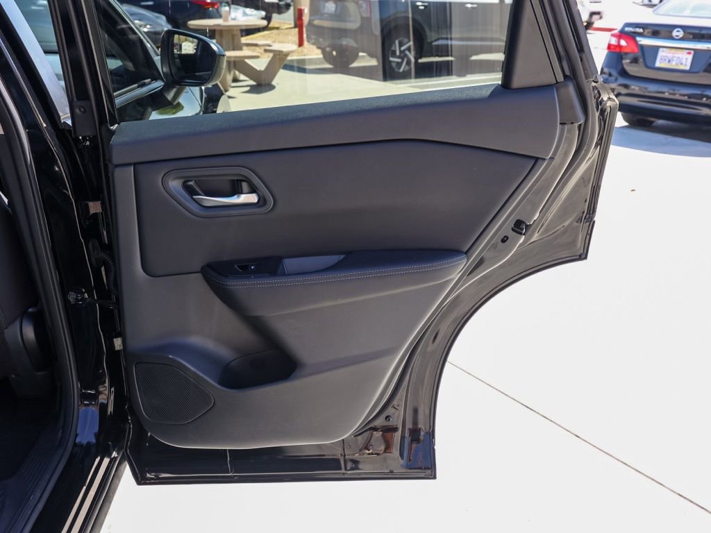 Used 2025 Nissan Rogue SV image 19