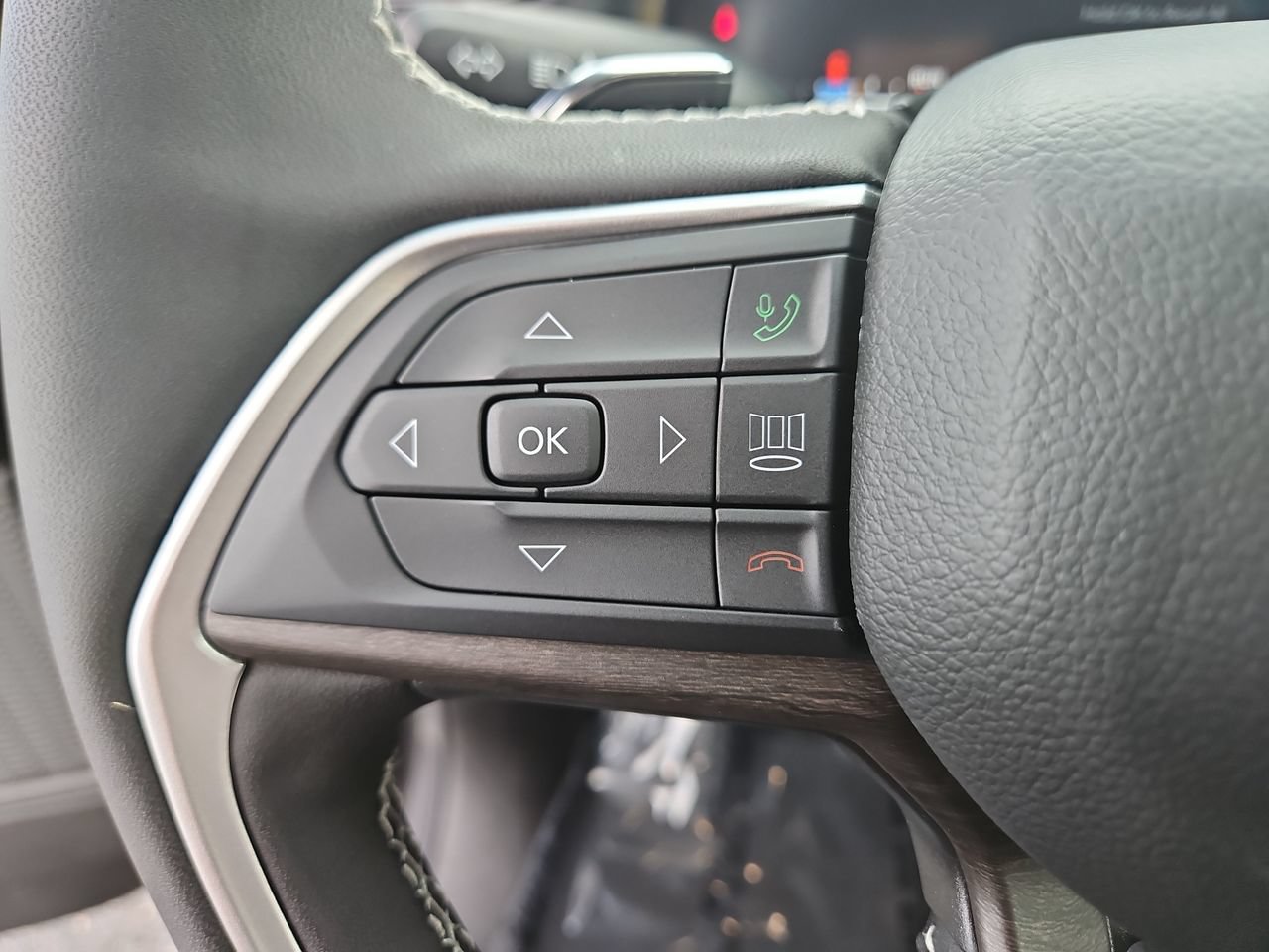 New 2026 Jeep Grand Cherokee Altitude AWD/4WD image 28
