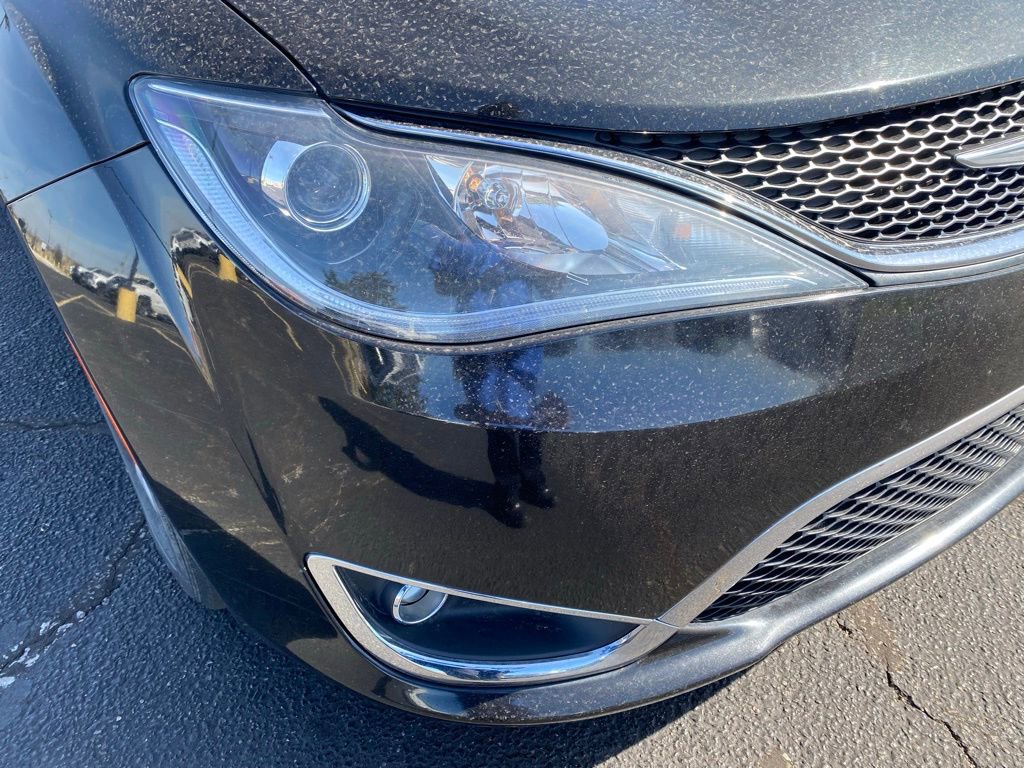 Used 2019 Chrysler Pacifica Touring-L image 2