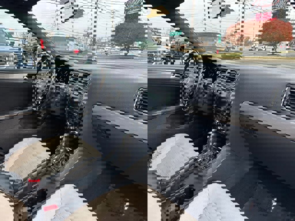 Used 2017 Volkswagen Jetta Sport w/ Jetta Sport Lighting Package image 28