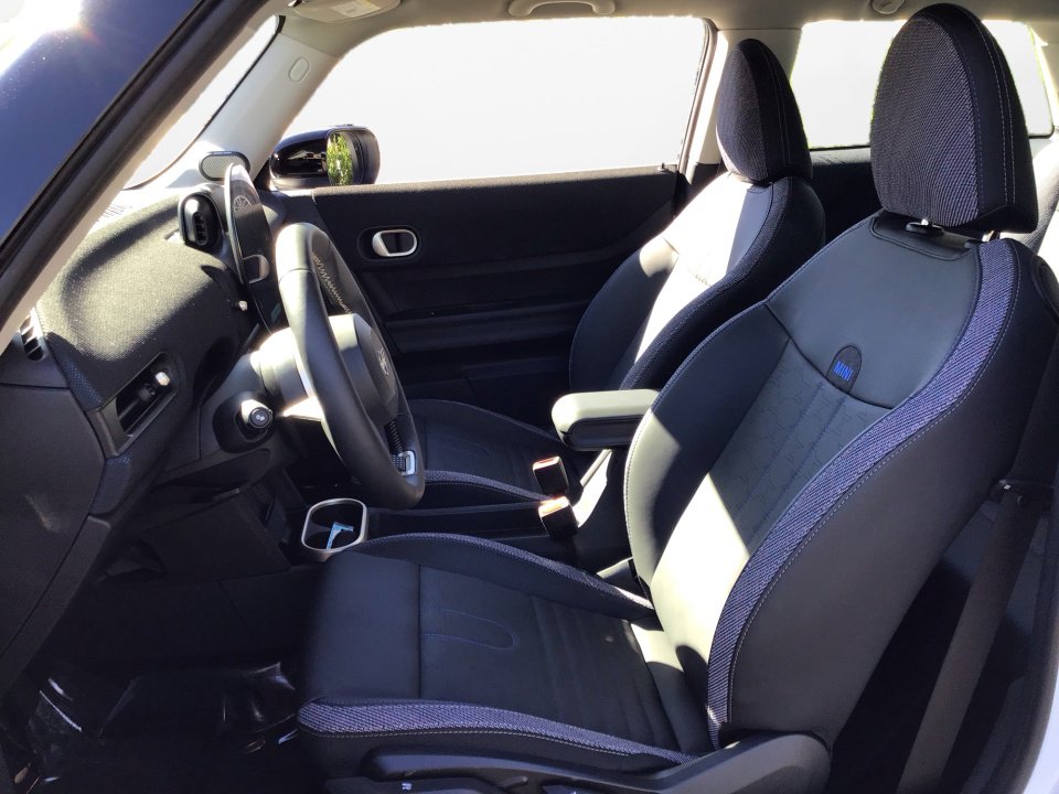 Certified 2025 MINI Cooper S image 9