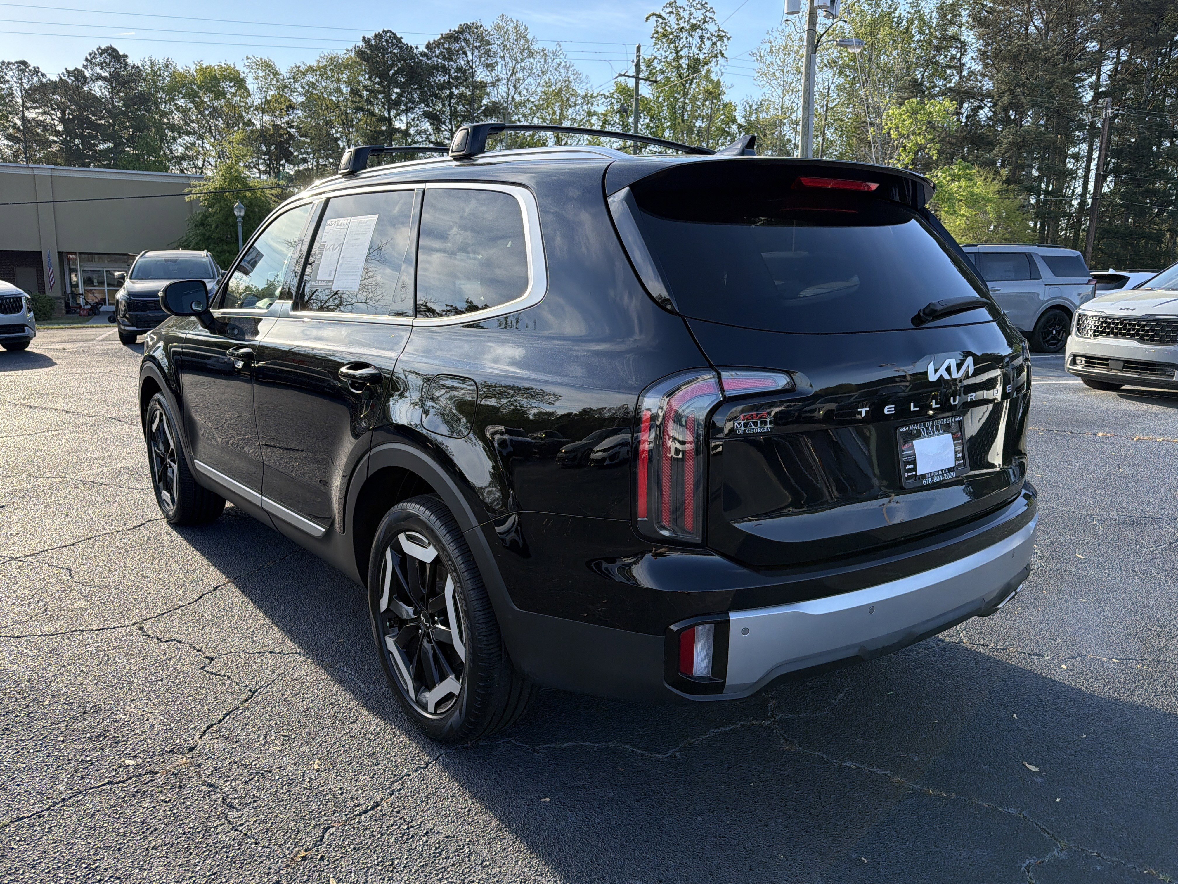 Used 2023 Kia Telluride EX w/ EX Captain's Chair Package image 6
