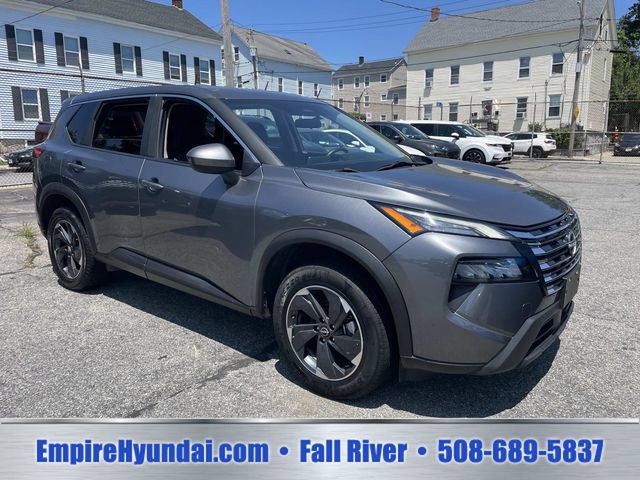 Used 2024 Nissan Rogue SV AWD/4WD image 2