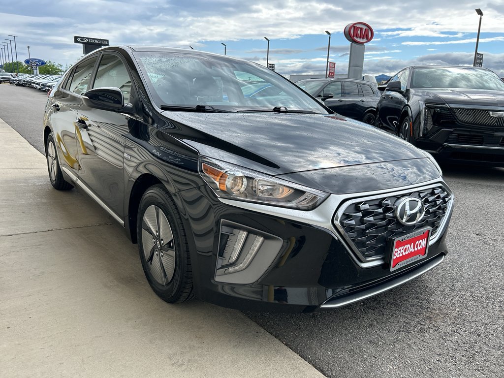 Used 2020 Hyundai Ioniq SE FWD image 3