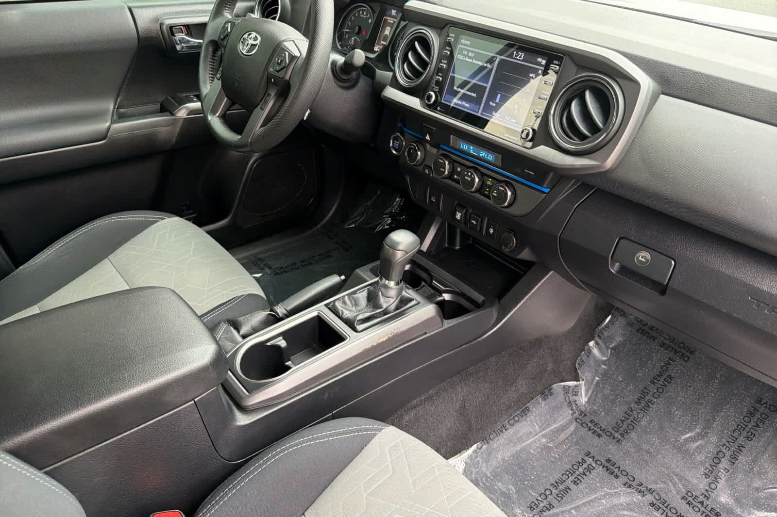 Used 2022 Toyota Tacoma TRD Off-Road AWD/4WD image 15