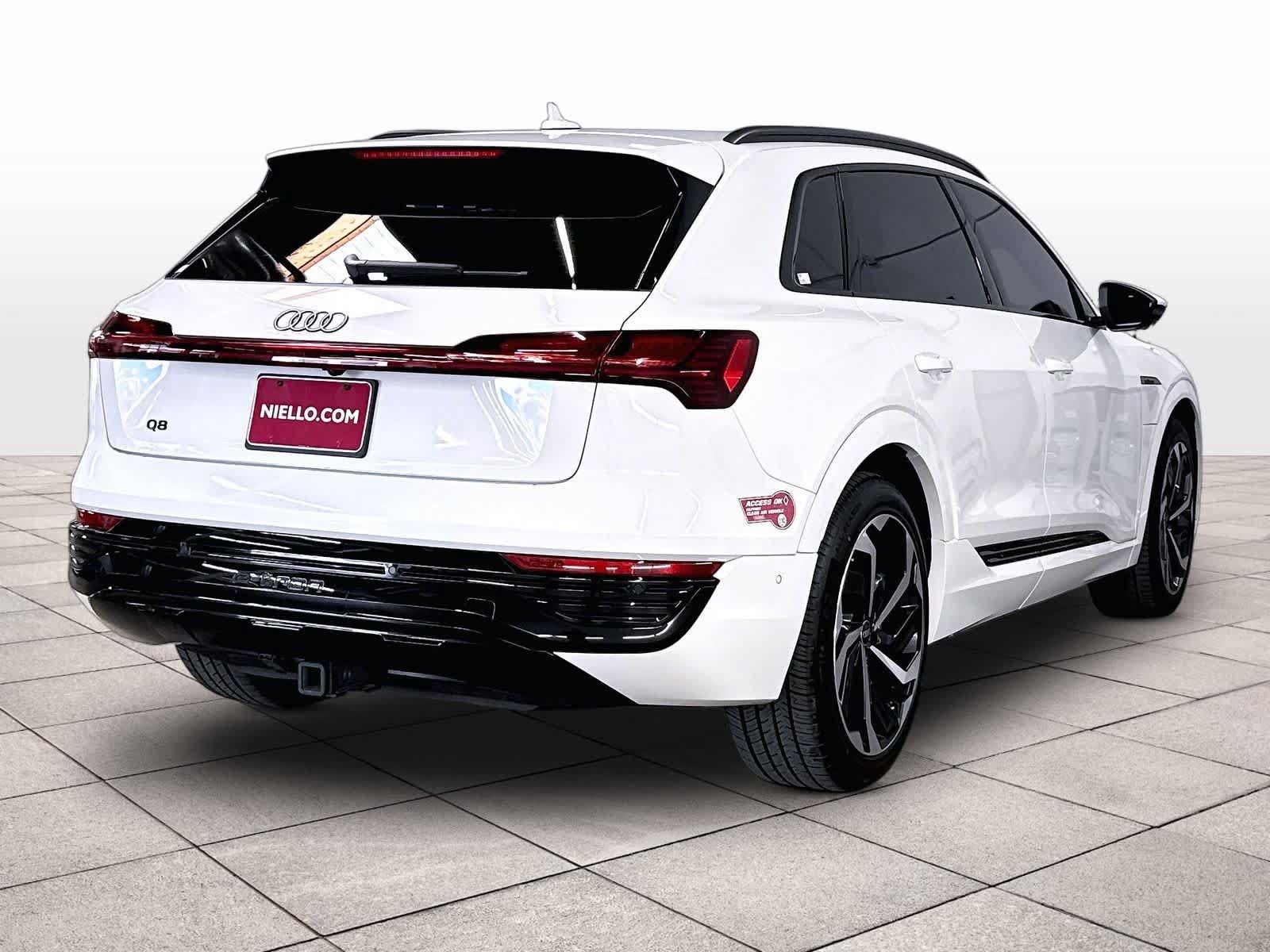 Used 2024 Audi Q8 e-tron Premium Plus AWD/4WD image 17