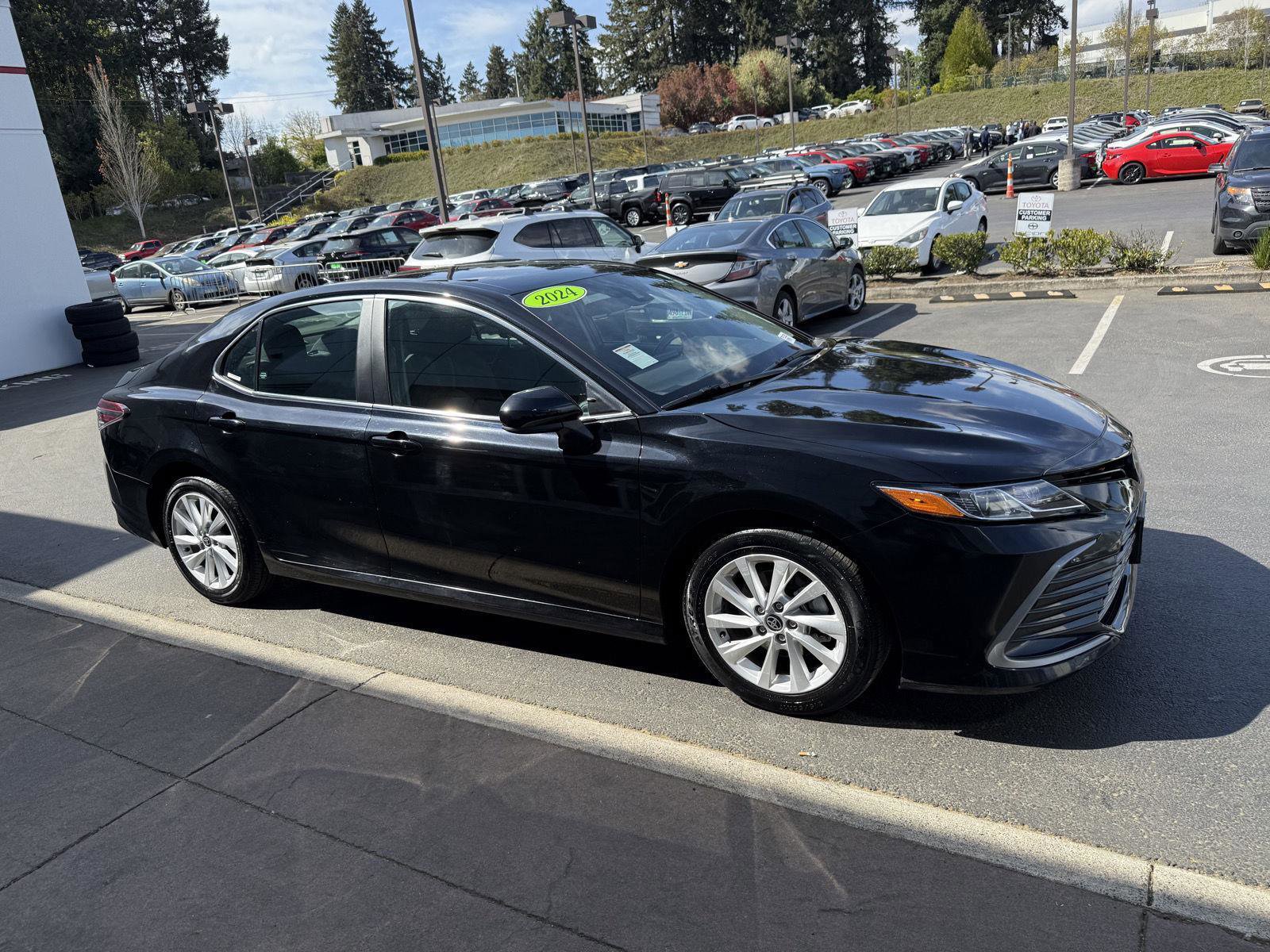 Used 2024 Toyota Camry LE FWD image 7