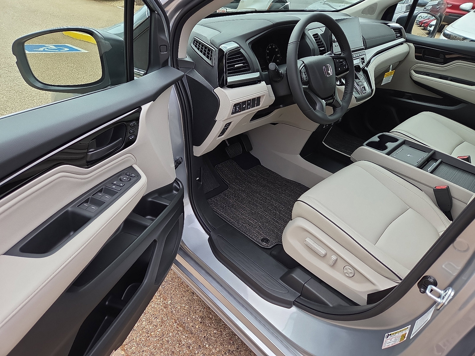 New 2026 Honda Odyssey Touring image 10