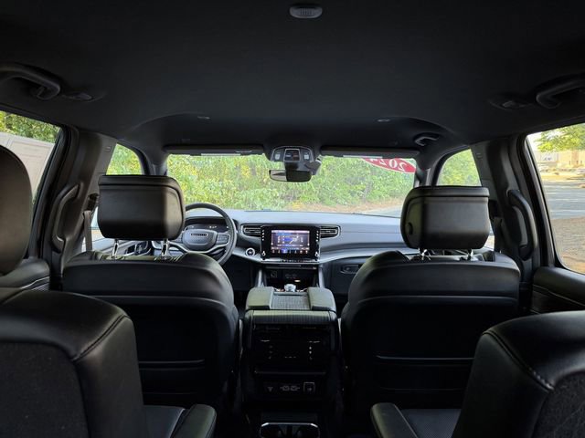 Used 2024 Jeep Wagoneer Series III AWD/4WD image 37