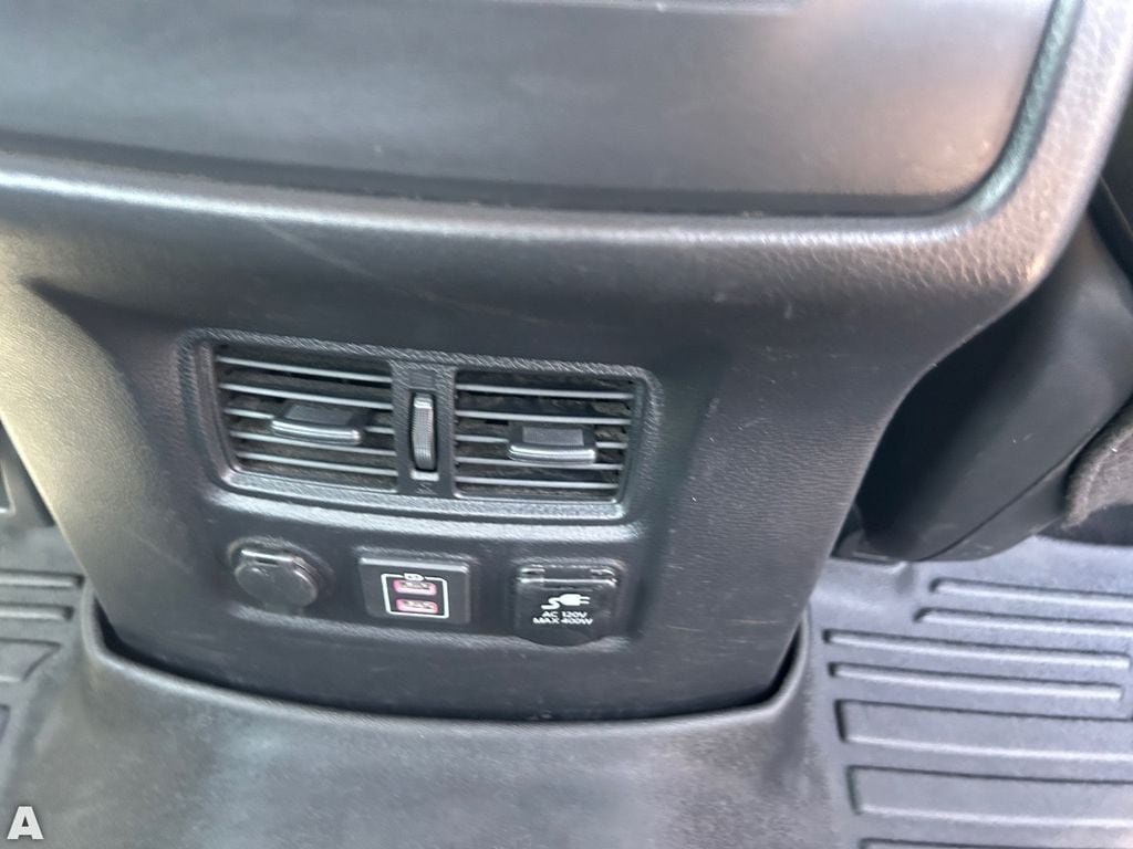 Used 2021 Nissan Titan SV w/ SV Convenience Package AWD/4WD image 16