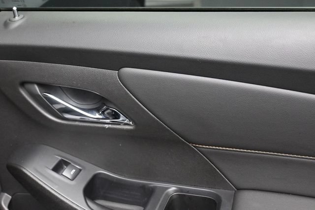 Used 2021 Chevrolet Traverse LT FWD image 36