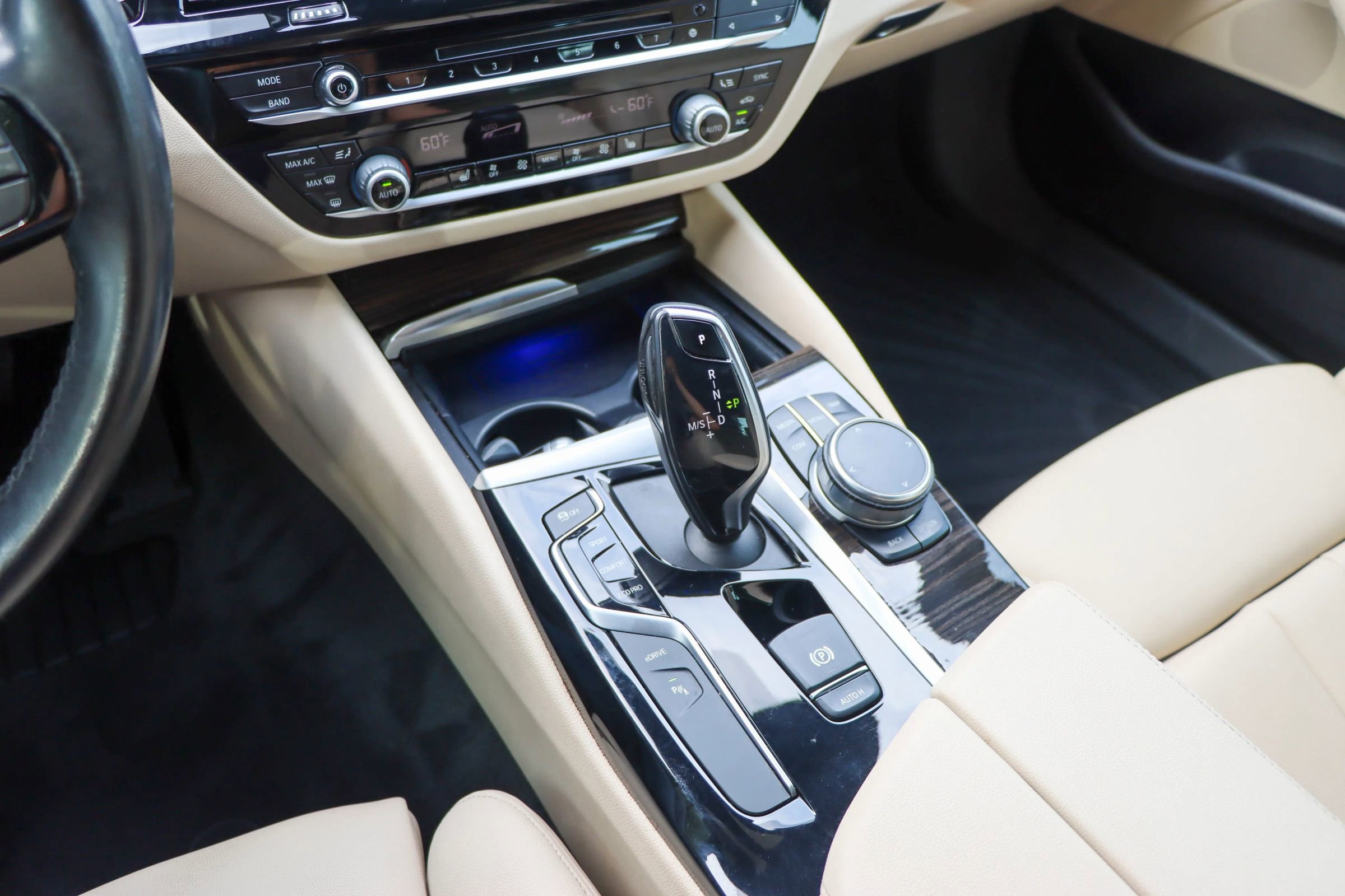 Used 2019 BMW 530e w/ Convenience Package image 42