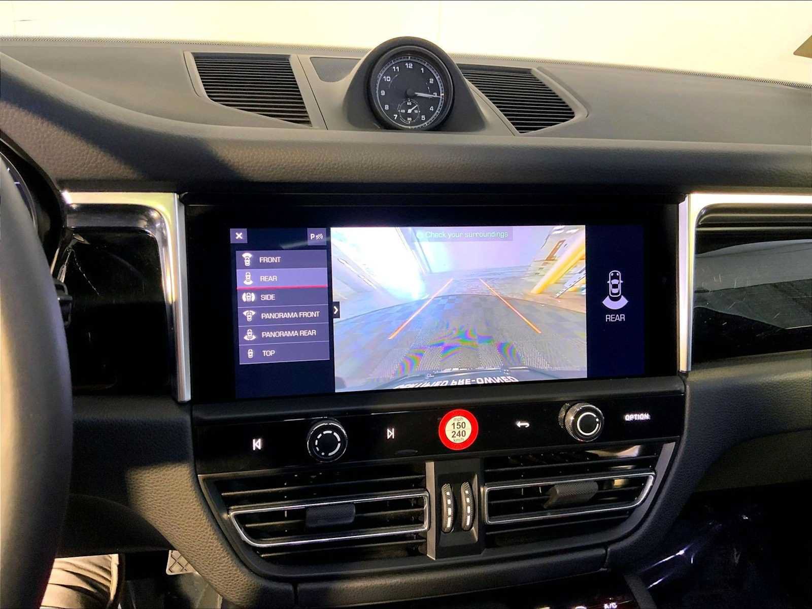 Certified 2024 Porsche Macan AWD/4WD image 31