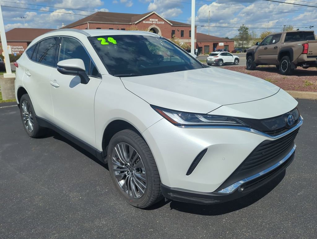 Used 2024 Toyota Venza XLE AWD/4WD image 1